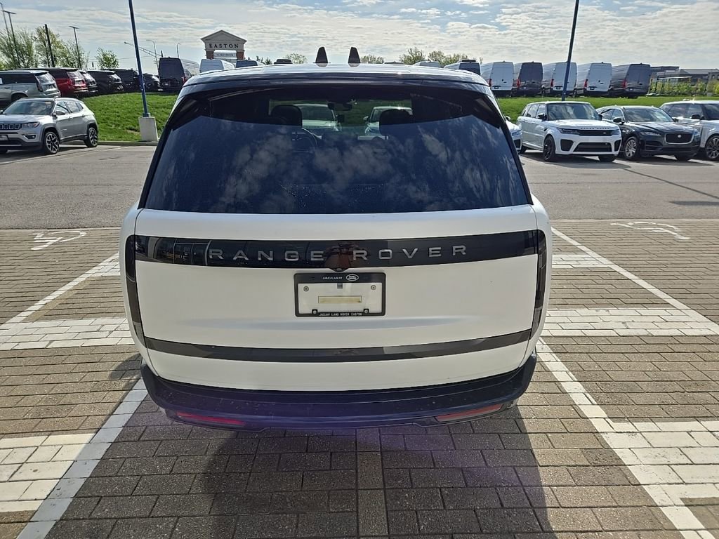 Used 2025 Land Rover Range Rover Long Wheelbase SE AWD/4WD image 6