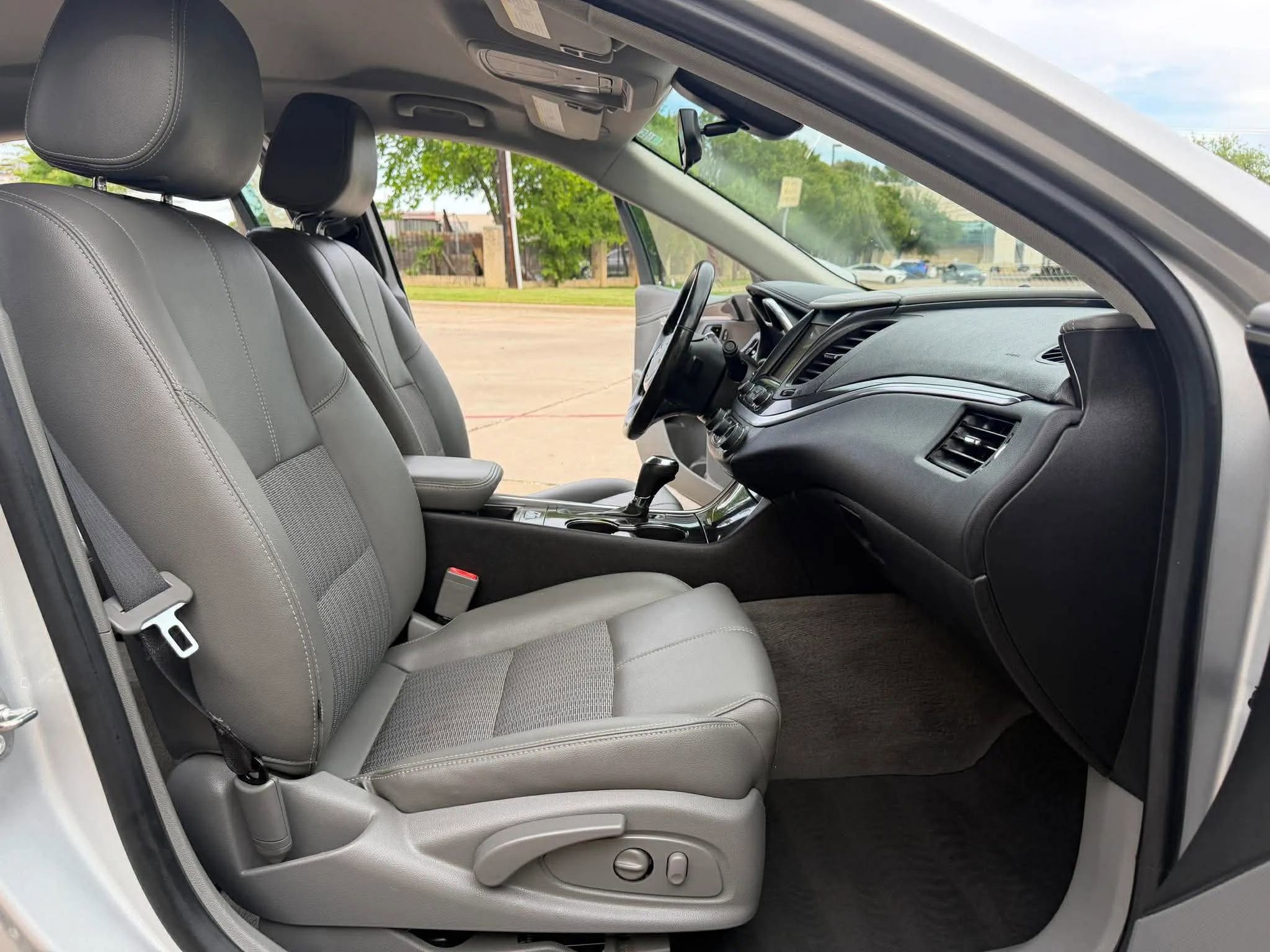 Used 2019 Chevrolet Impala LT image 23