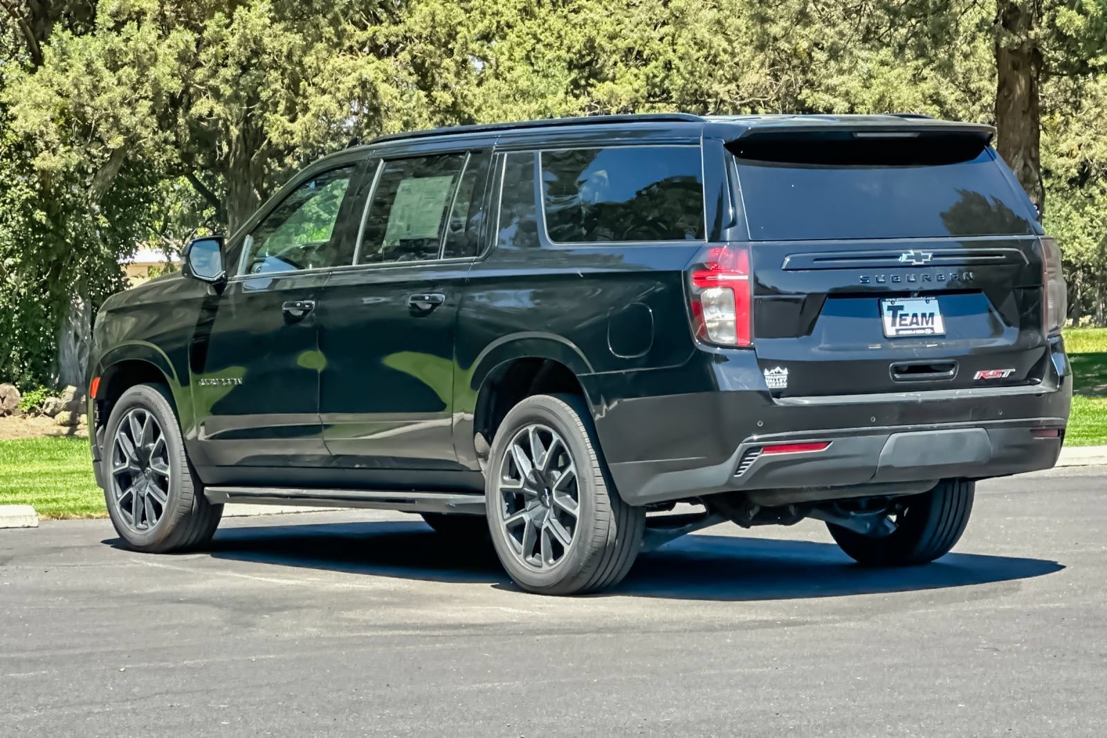 Used 2024 Chevrolet Suburban RST w/ Luxury Package AWD/4WD image 6