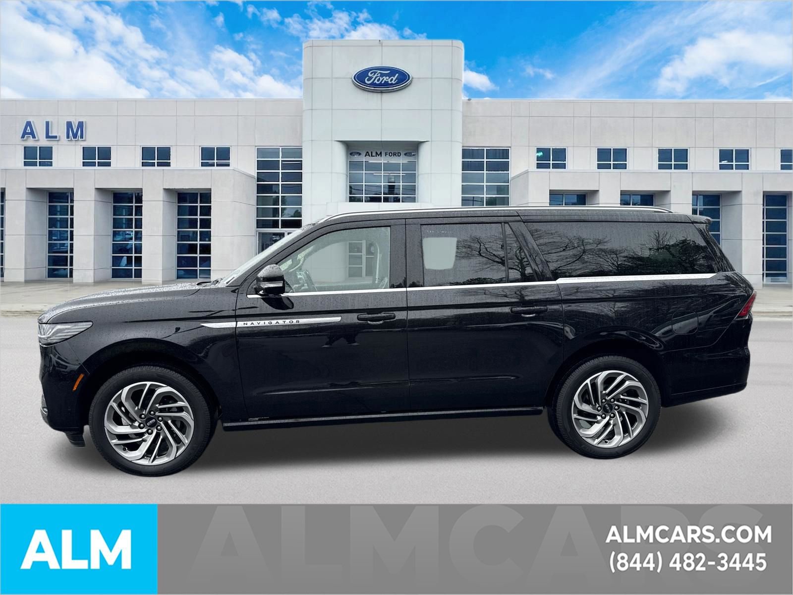 Used 2025 Lincoln Navigator L Reserve AWD/4WD image 9