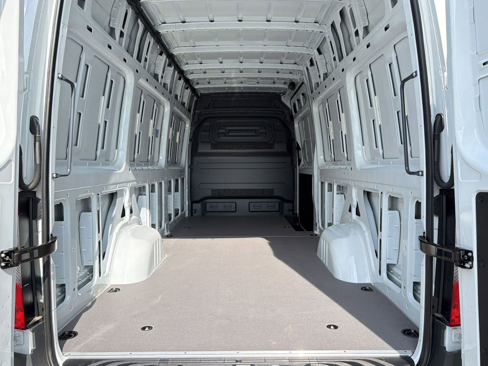New 2025 Mercedes-Benz eSprinter 170 Cargo image 30