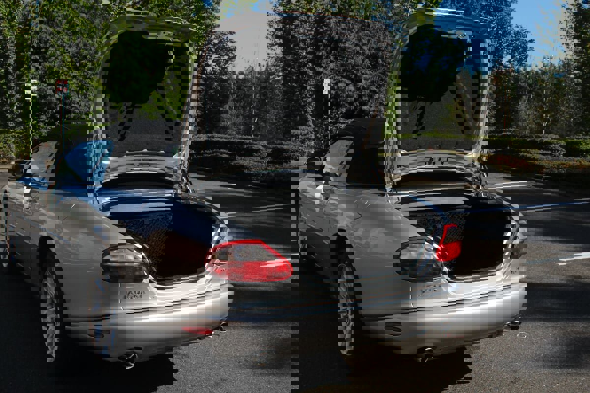 Used 2000 Jaguar XK8 Convertible image 35