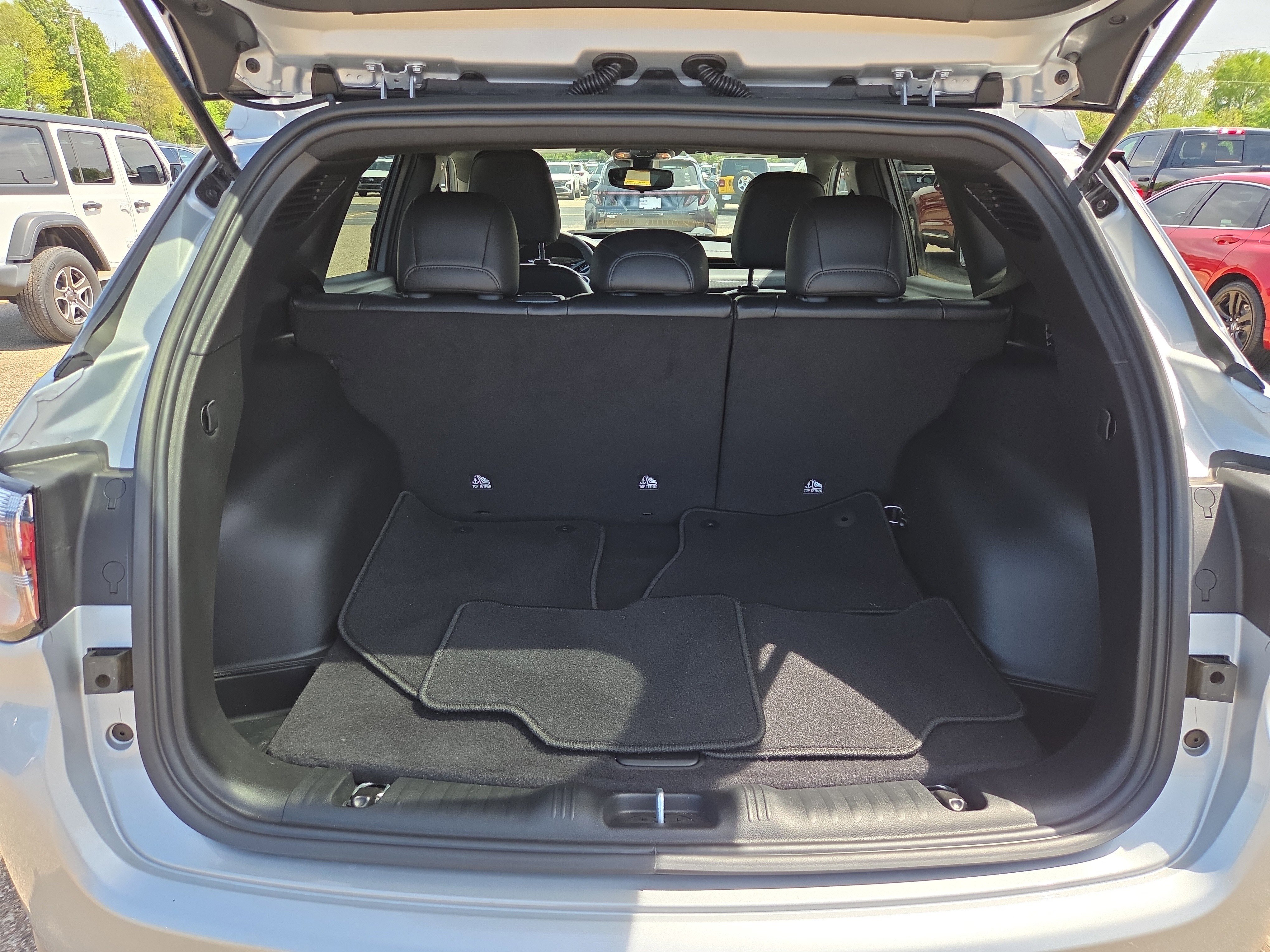 Used 2026 Jeep Compass Latitude image 9