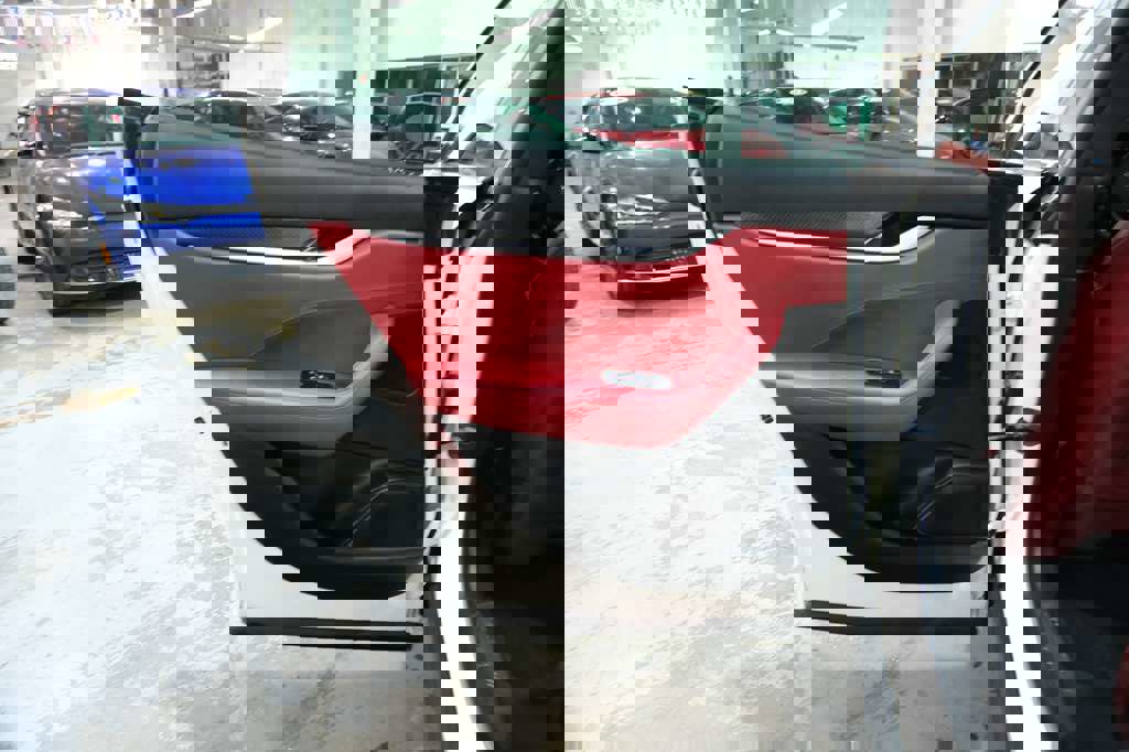 Used 2017 Maserati Levante S image 21