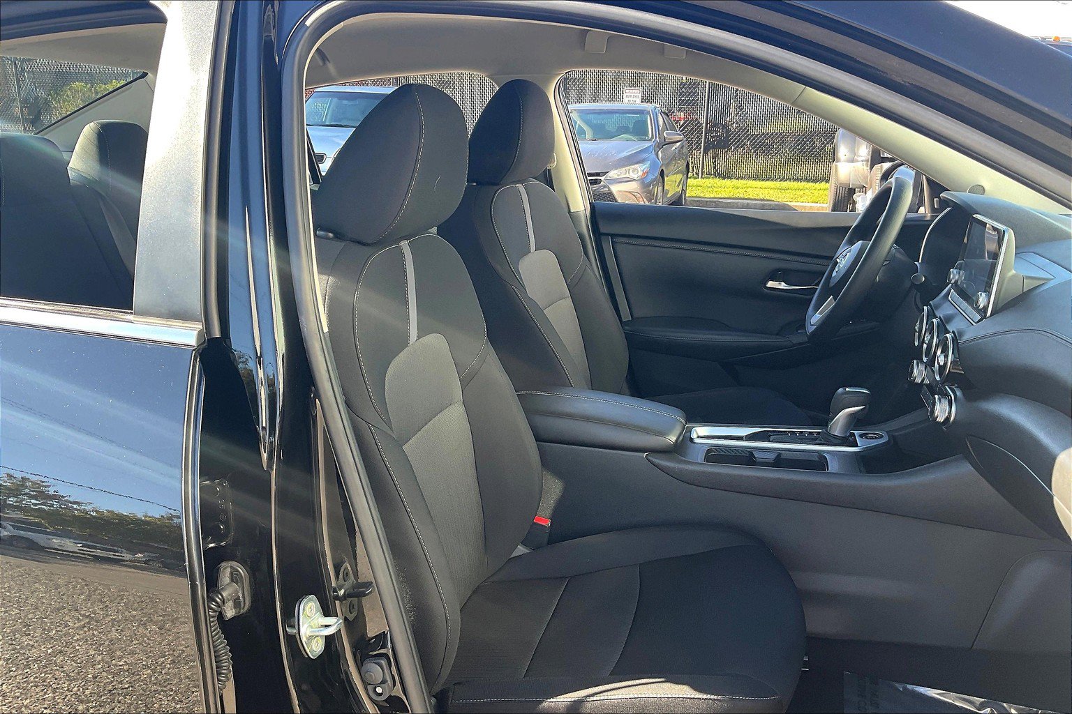 Used 2023 Nissan Sentra SV FWD image 9