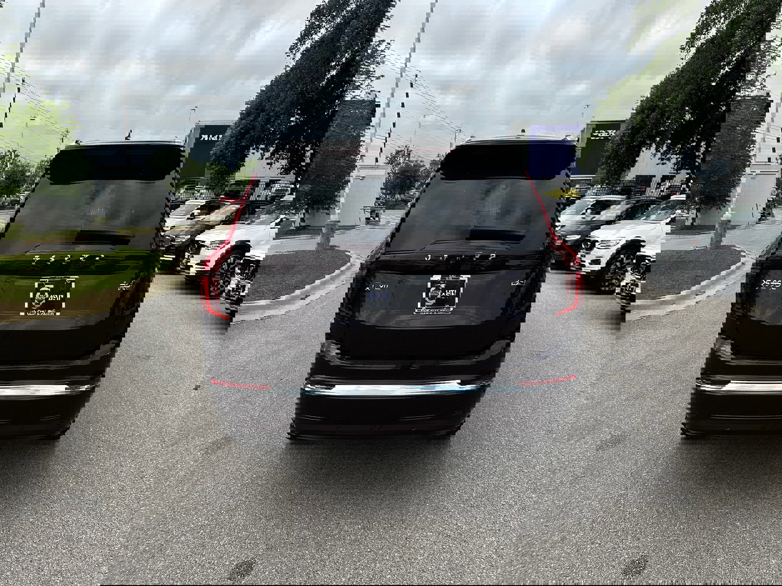 Used 2025 Volvo XC90 B6 Core w/ Climate Package image 5