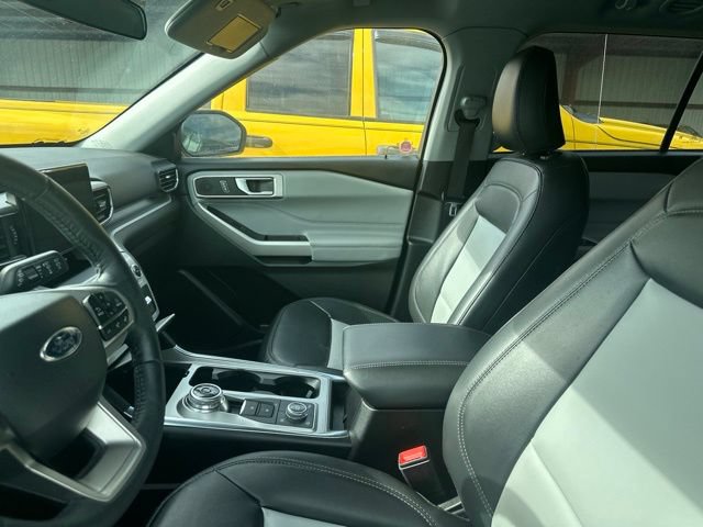 Used 2024 Ford Explorer XLT w/ XLT Sport Appearance Package AWD/4WD image 7