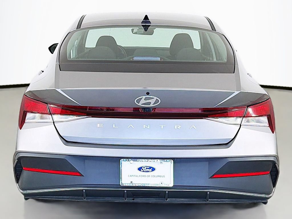 Used 2024 Hyundai Elantra SEL FWD image 13