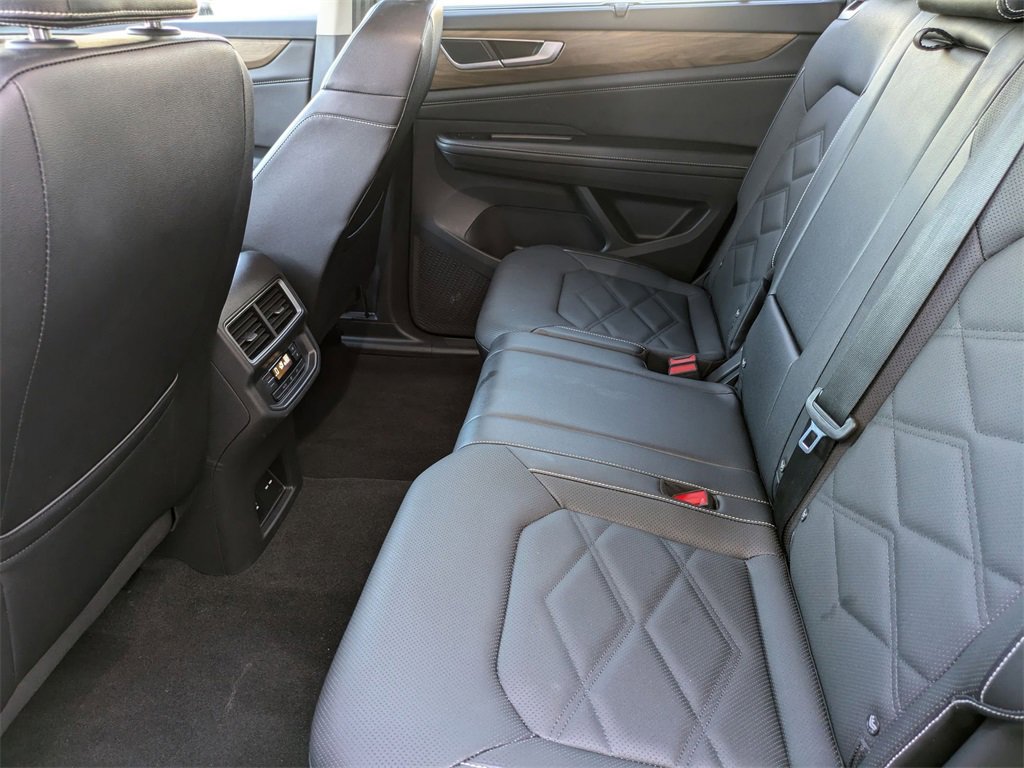 Used 2025 Volkswagen Atlas SE image 26