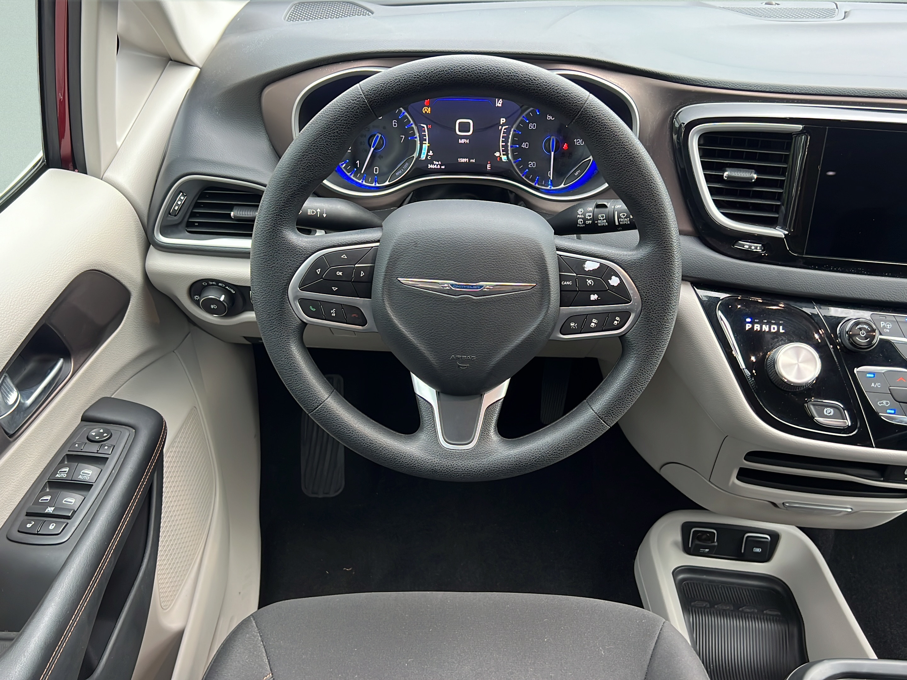 Used 2019 Chrysler Pacifica Touring Plus w/ Advanced Safetytec Group FWD image 13