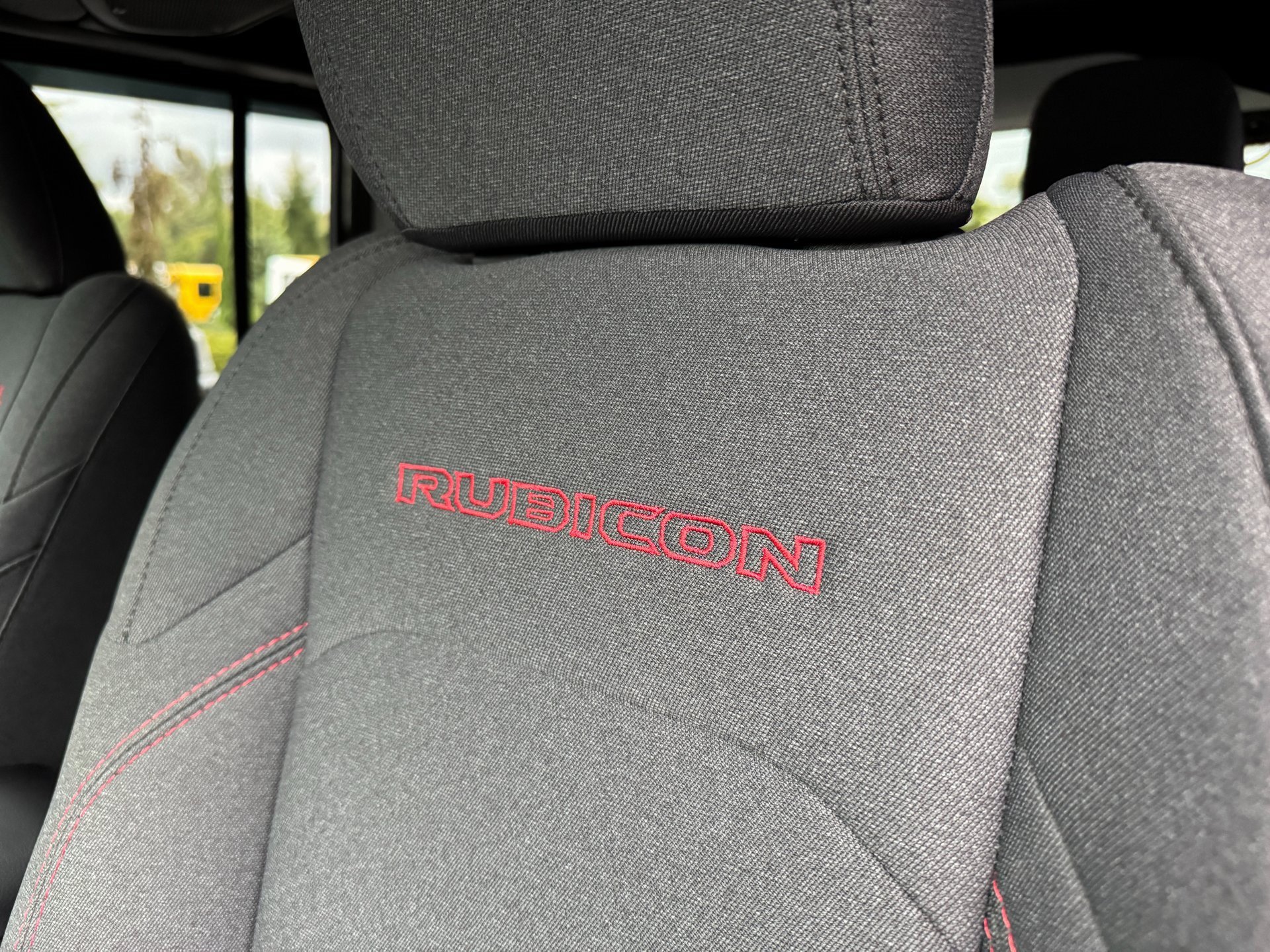 Used 2025 Jeep Wrangler Rubicon w/ Technology Group image 14