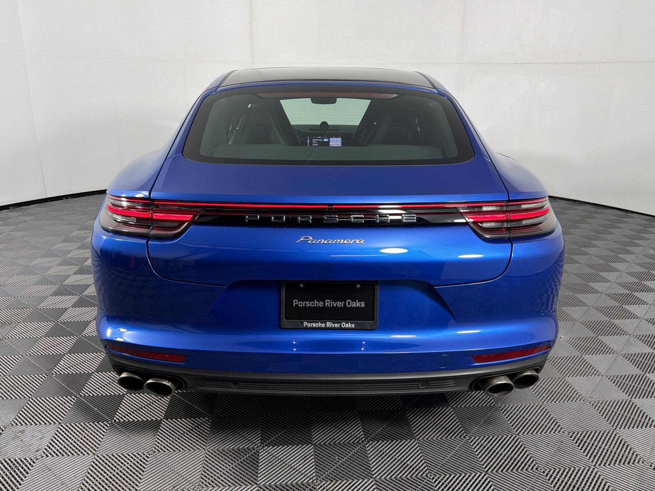 Certified 2019 Porsche Panamera image 10