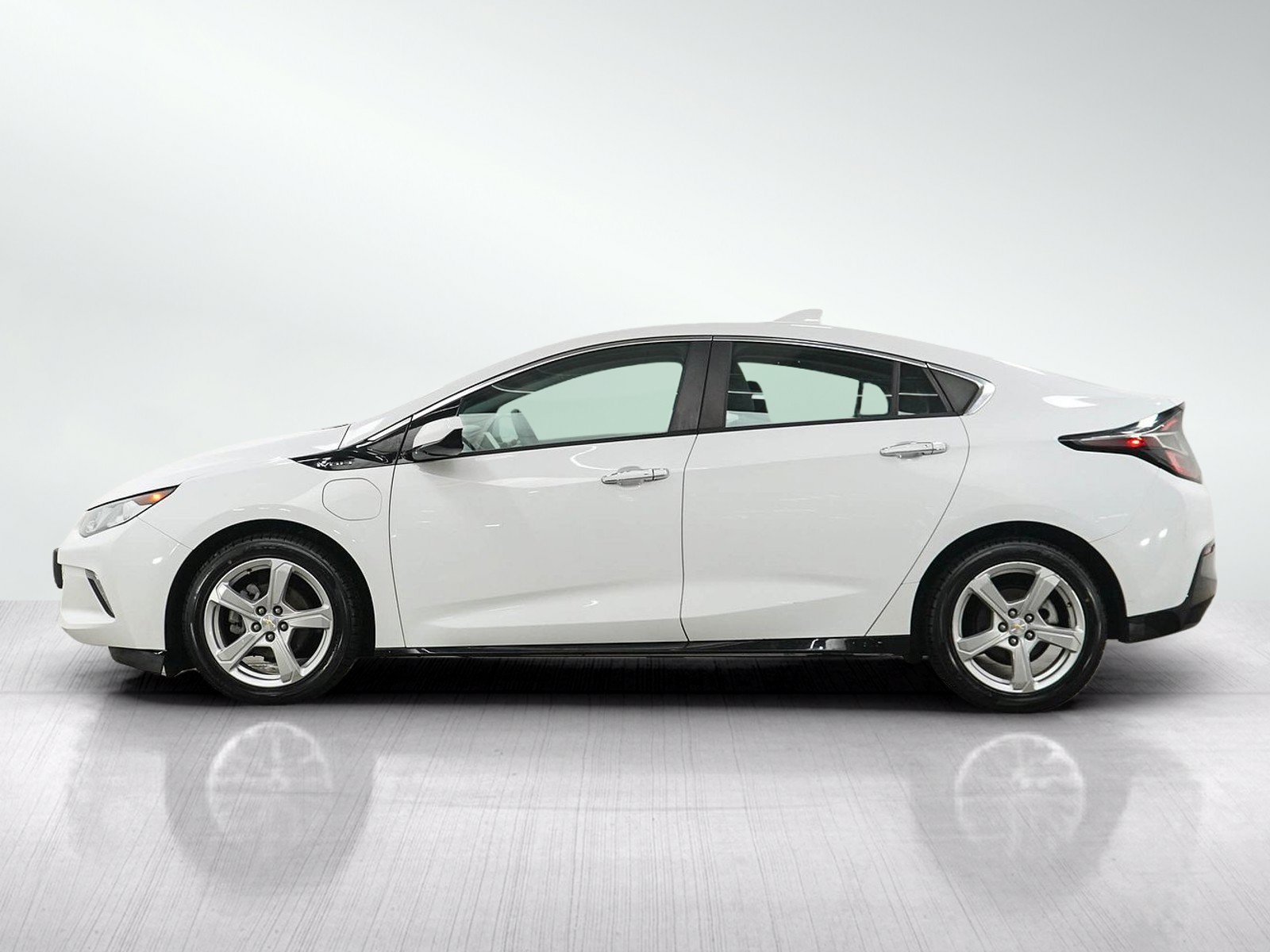 Used 2017 Chevrolet Volt LT w/ Comfort Package FWD image 2