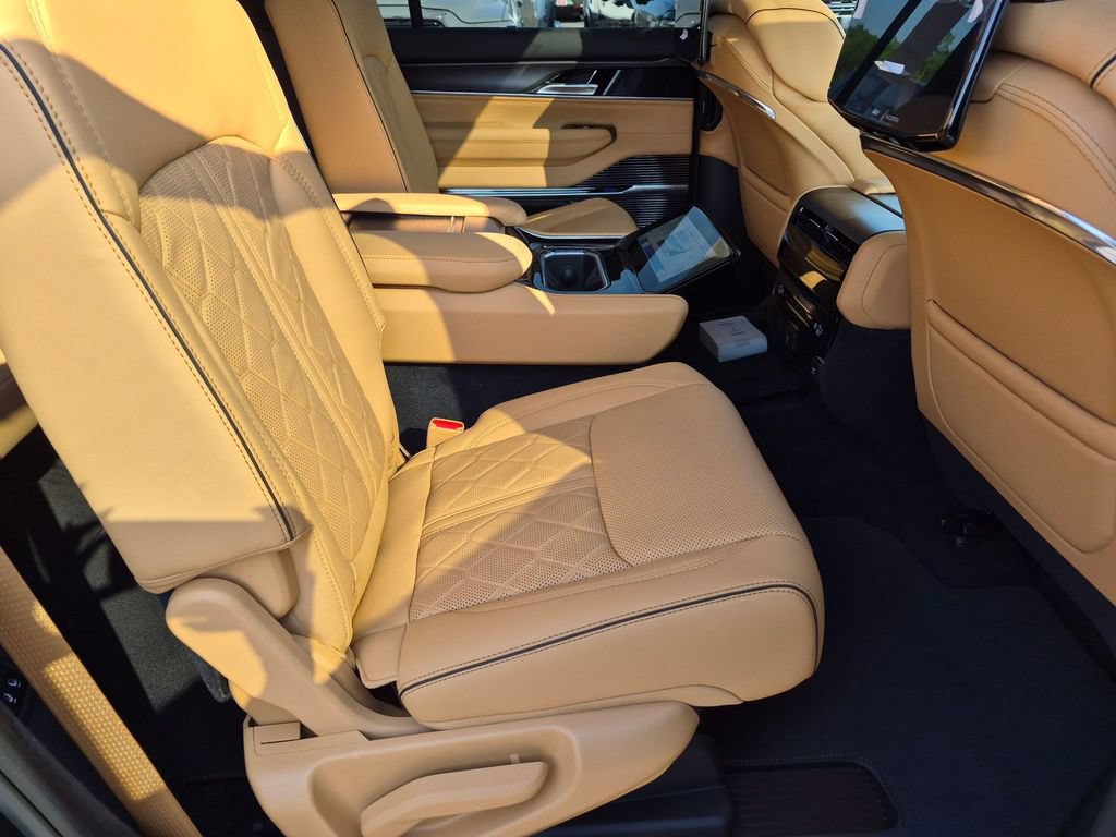 New 2026 Jeep Grand Wagoneer Summit AWD/4WD image 29
