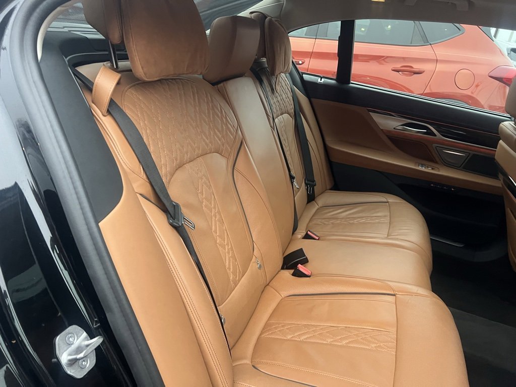 Used 2022 BMW 740i xDrive w/ Luxury Rear Seating Package image 38