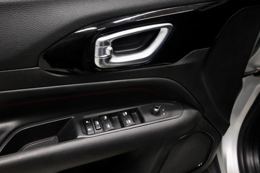 Used 2025 Jeep Compass Trailhawk AWD/4WD image 22