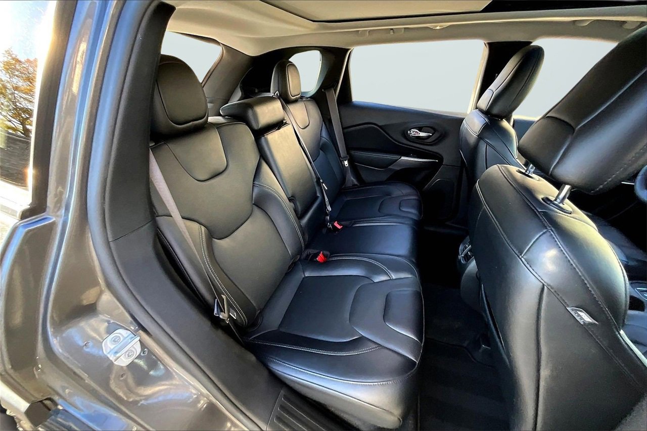 Certified 2022 Jeep Cherokee Latitude Lux w/ Sun & Sound Group image 23