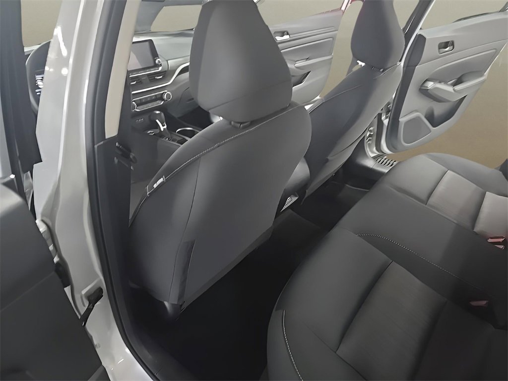 Used 2024 Nissan Altima 2.5 SV image 14