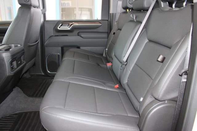 Used 2025 Chevrolet Silverado 3500 LT image 26