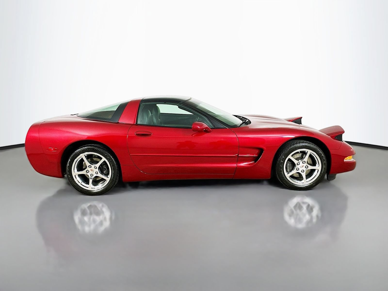 Used 2002 Chevrolet Corvette Coupe w/ Preferred Equipment Group2 RWD image 4
