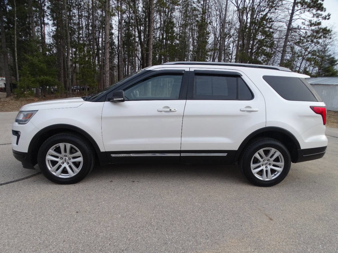 Used 2019 Ford Explorer XLT w/ Equipment Group 202A image 9