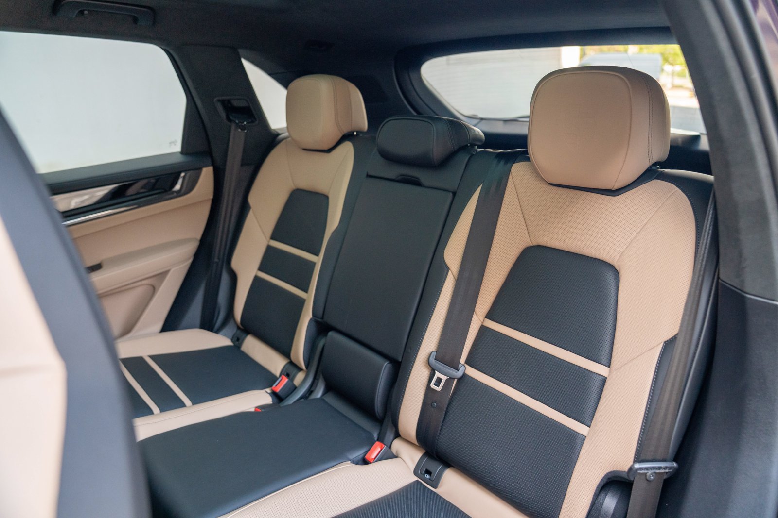 Certified 2025 Porsche Cayenne GTS AWD/4WD image 25