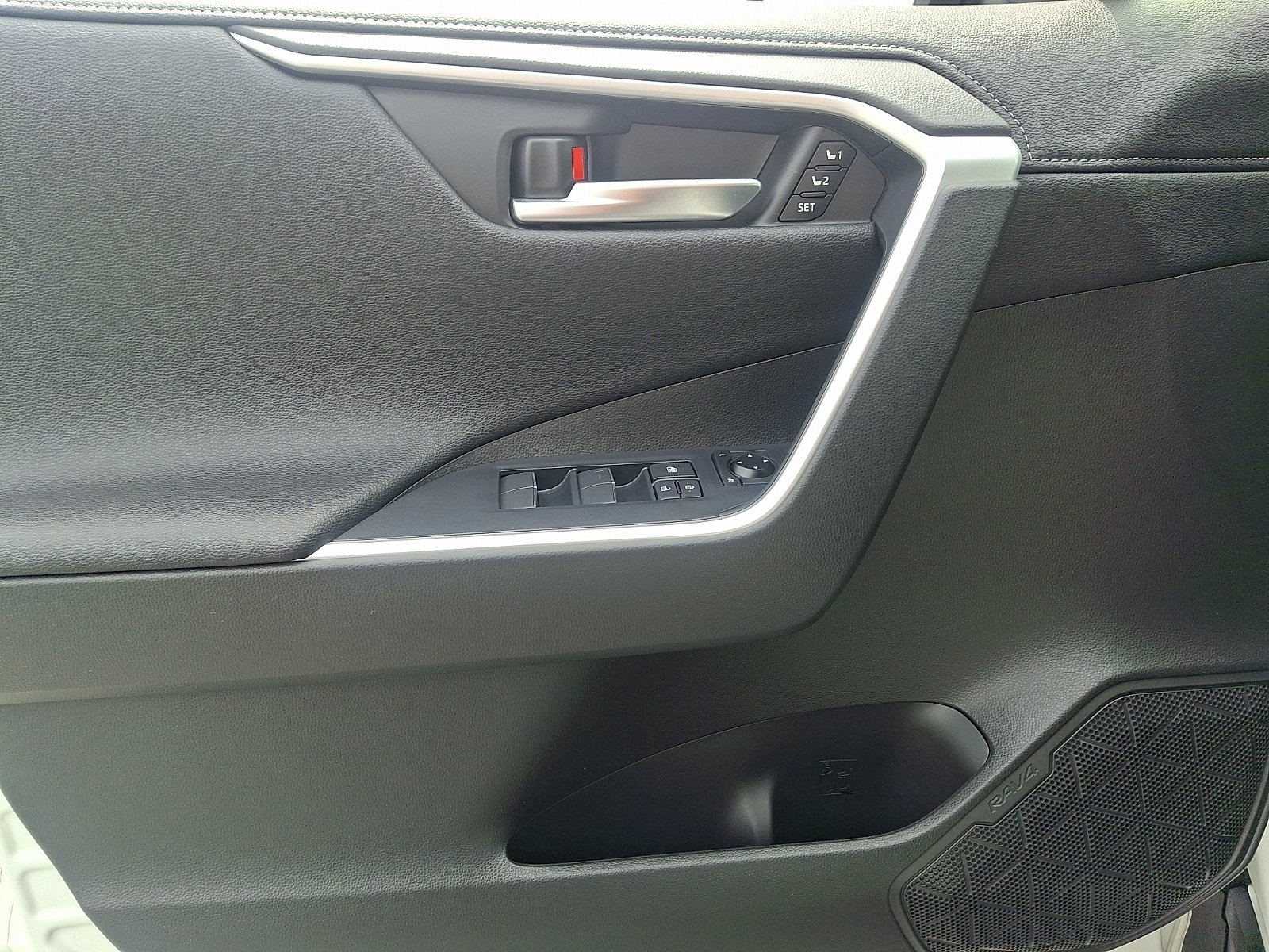 Used 2020 Toyota RAV4 Limited AWD/4WD image 13