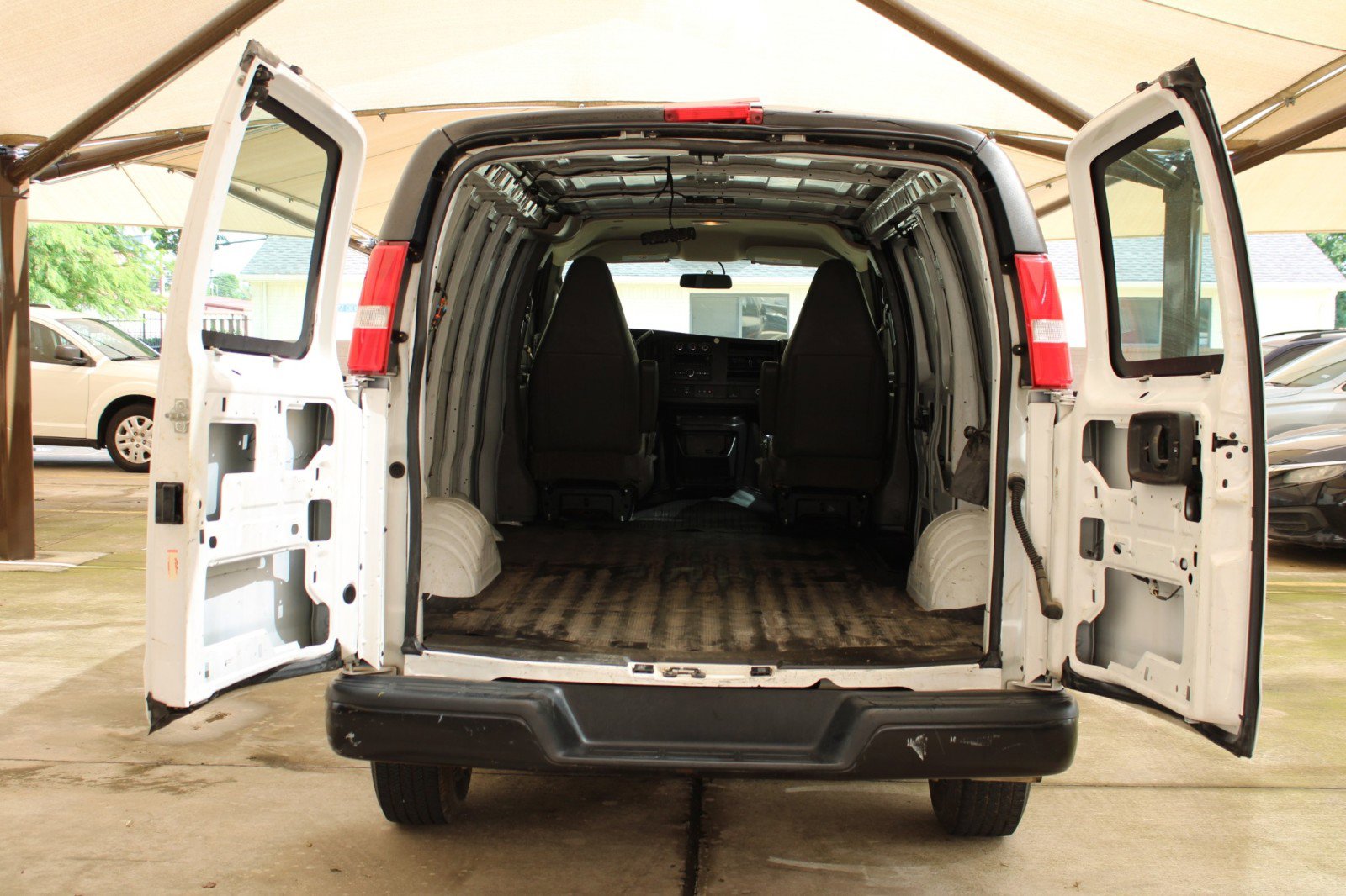 Used 2020 Chevrolet Express 2500 w/ Driver Convenience Package image 11