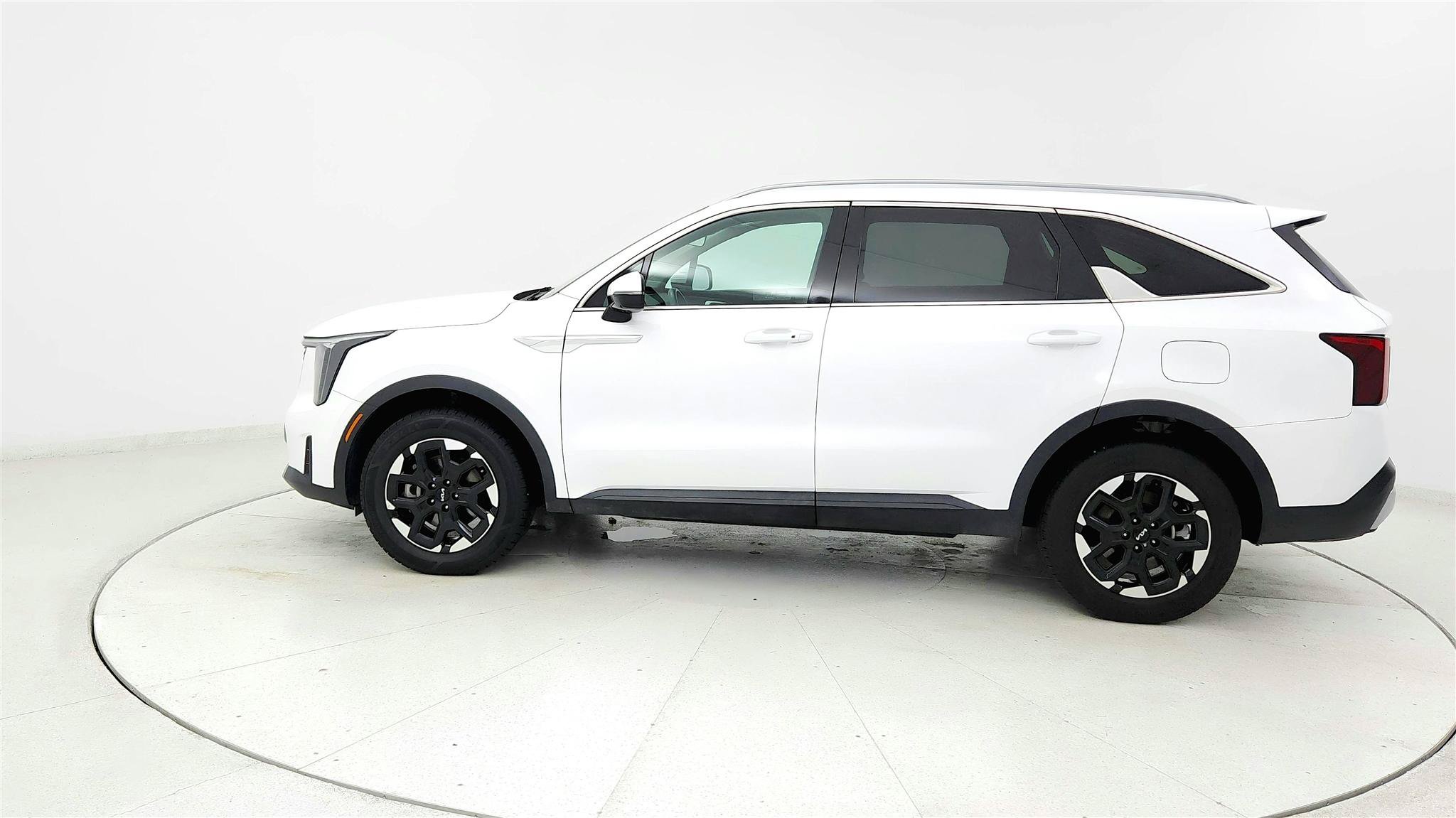 Used 2024 Kia Sorento S AWD/4WD image 2
