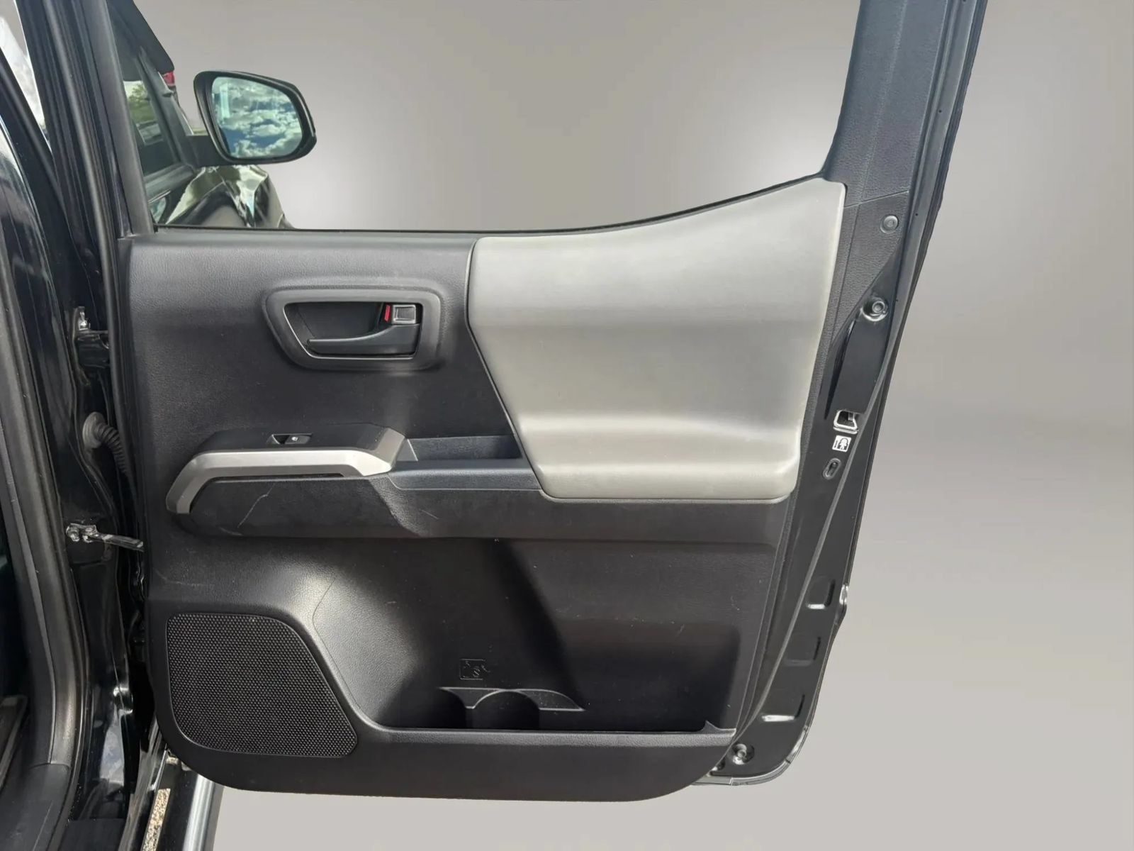 Used 2019 Toyota Tacoma SR5 AWD/4WD image 27