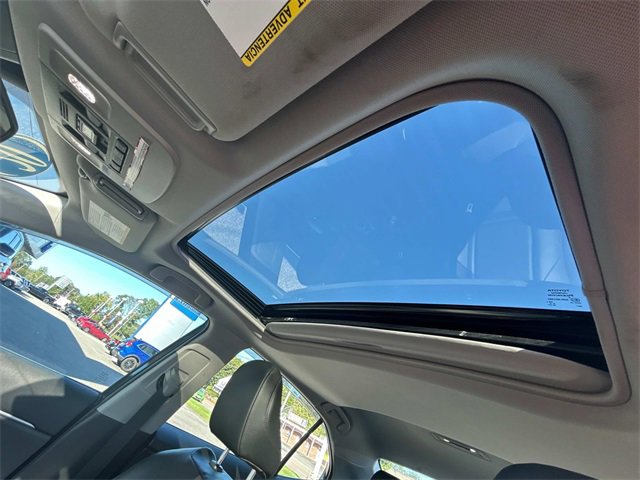 Used 2020 Toyota Camry XLE image 18