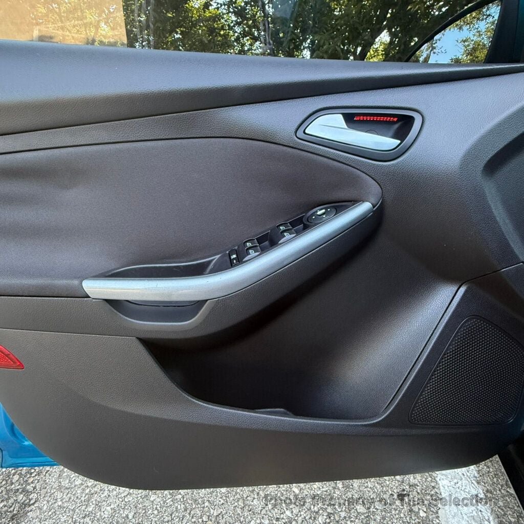 Used 2012 Ford Focus Titanium FWD image 21