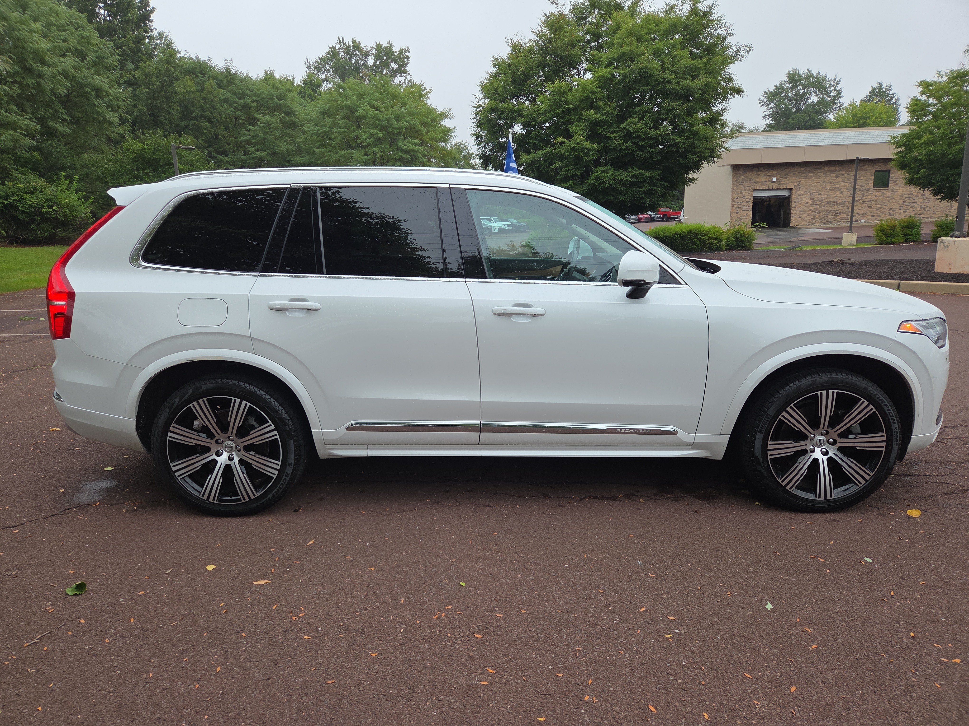 Used 2022 Volvo XC90 T8 Inscription Expression AWD/4WD image 2