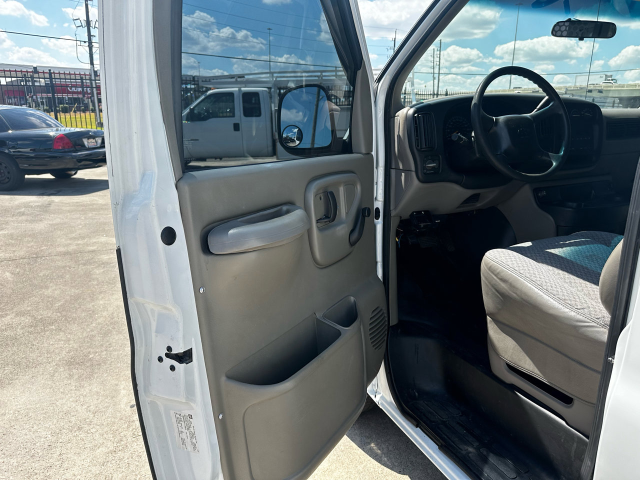 Used 2001 Chevrolet Express 1500 image 9