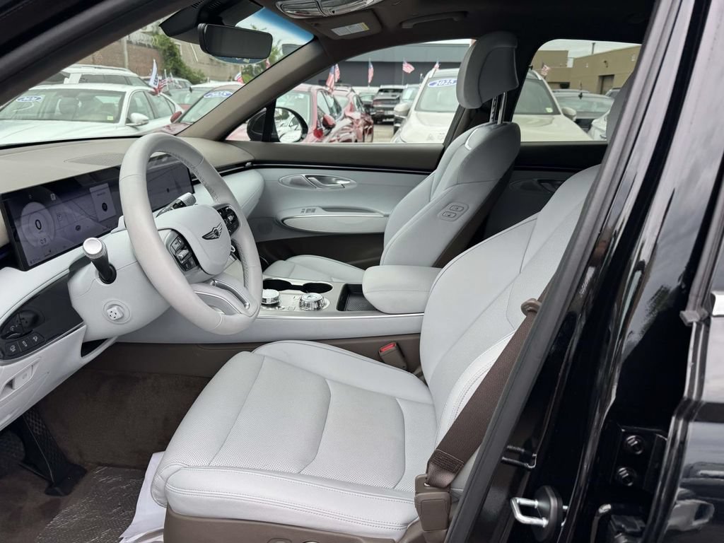 Certified 2026 Genesis GV70 2.5T Advanced AWD/4WD image 13