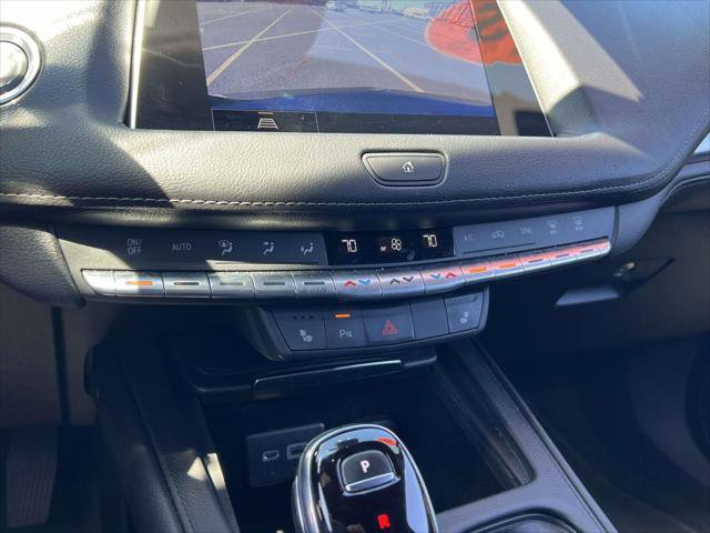 Used 2022 Cadillac XT4 Luxury w/ Cold Weather Package AWD/4WD image 32