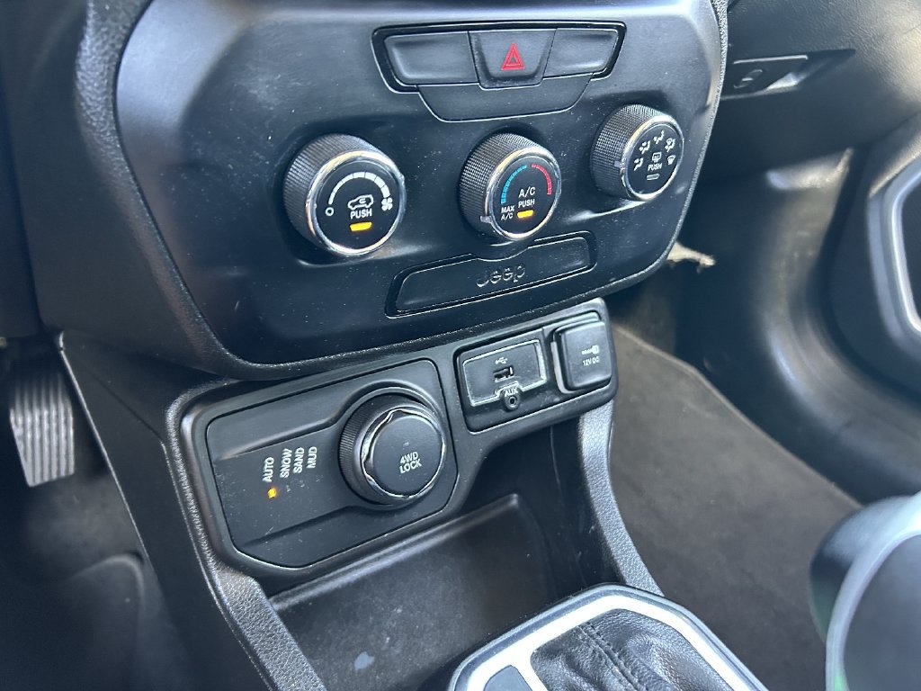 Used 2019 Jeep Renegade Sport w/ Sport Appearance Group AWD/4WD image 29