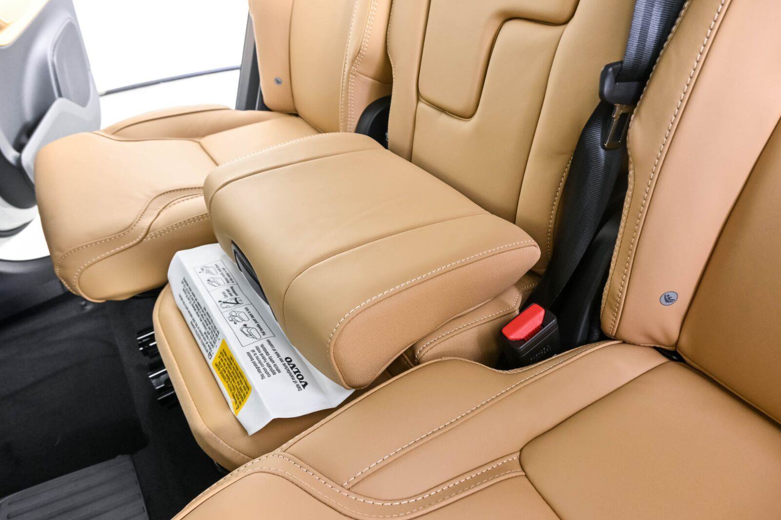 Used 2025 Volvo XC90 T8 Ultra w/ Protection Package Premier AWD/4WD image 22