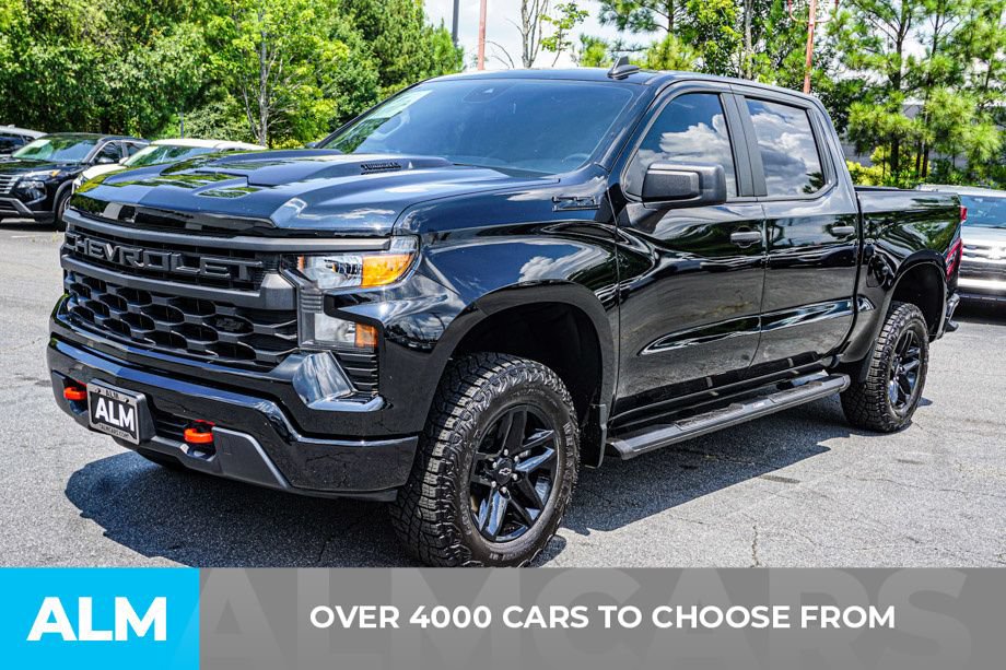 Used 2024 Chevrolet Silverado 1500 Custom Trail Boss w/ Dark Appearance Package AWD/4WD image 2