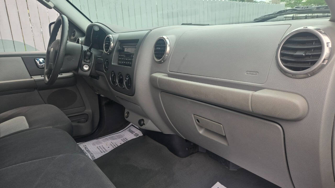 Used 2004 Ford Expedition XLS AWD/4WD image 8