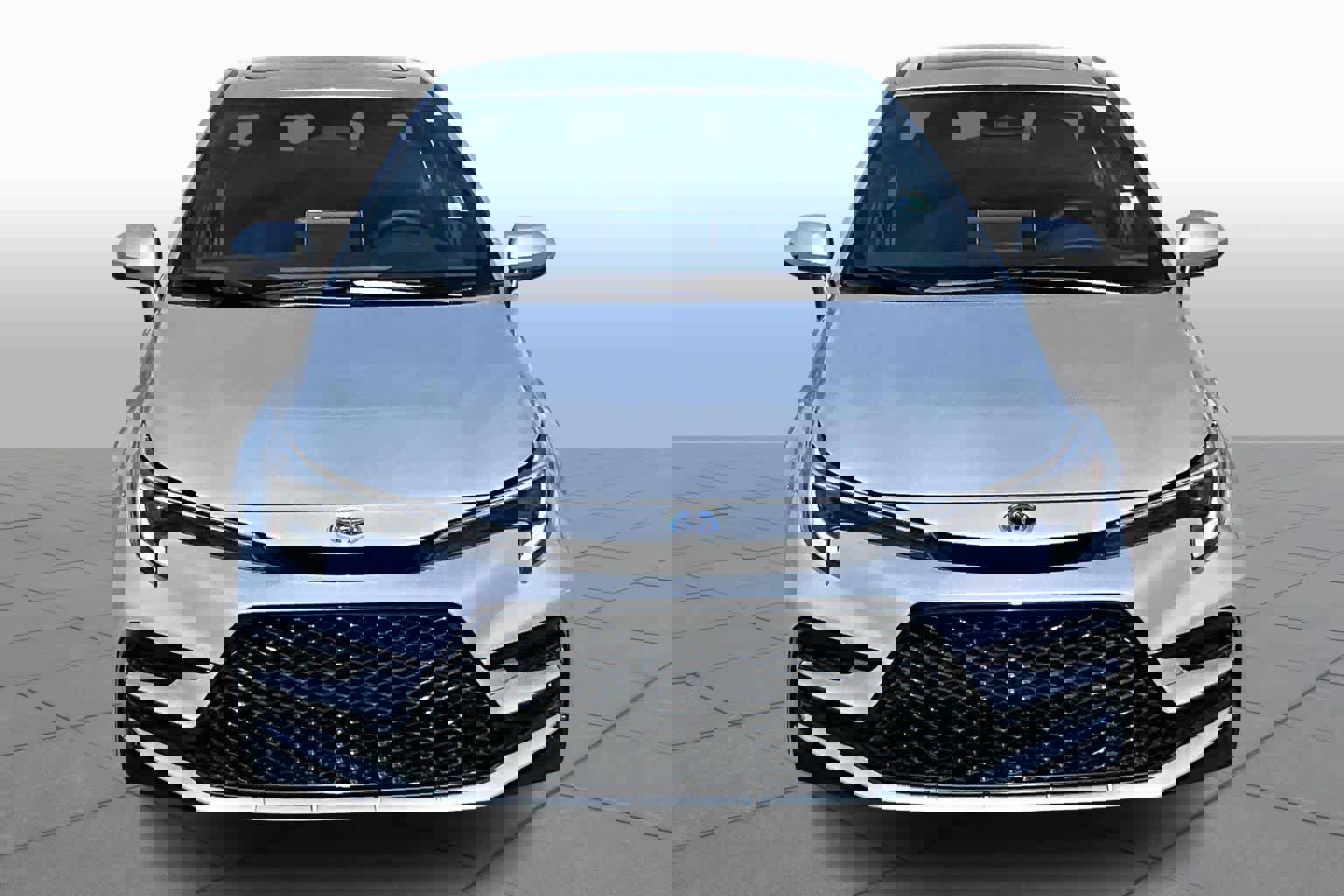 Used 2025 Toyota Corolla SE w/ SE Premium Package image 4