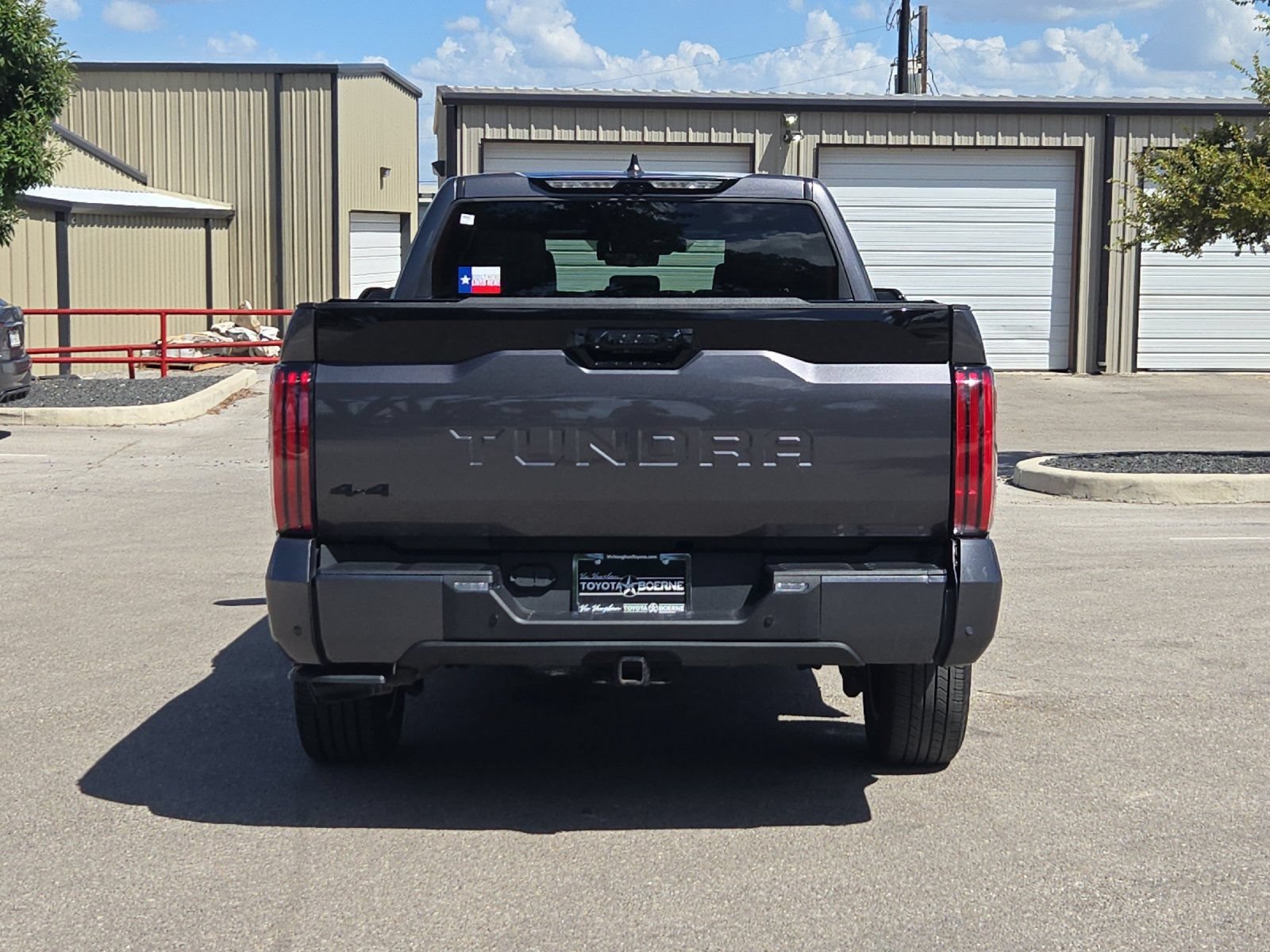 Used 2024 Toyota Tundra Platinum AWD/4WD image 4