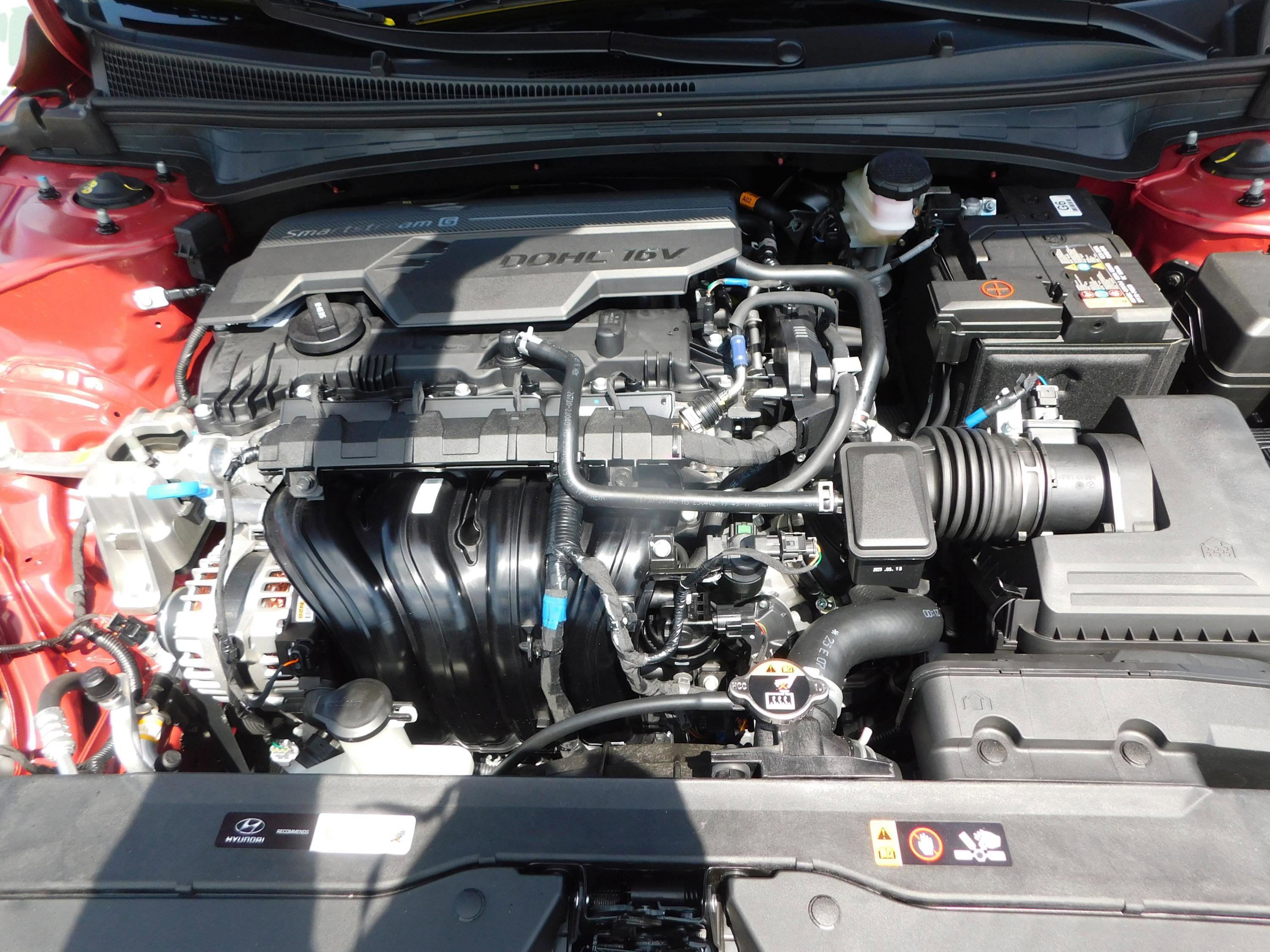 Used 2025 Hyundai Elantra Sport FWD image 11