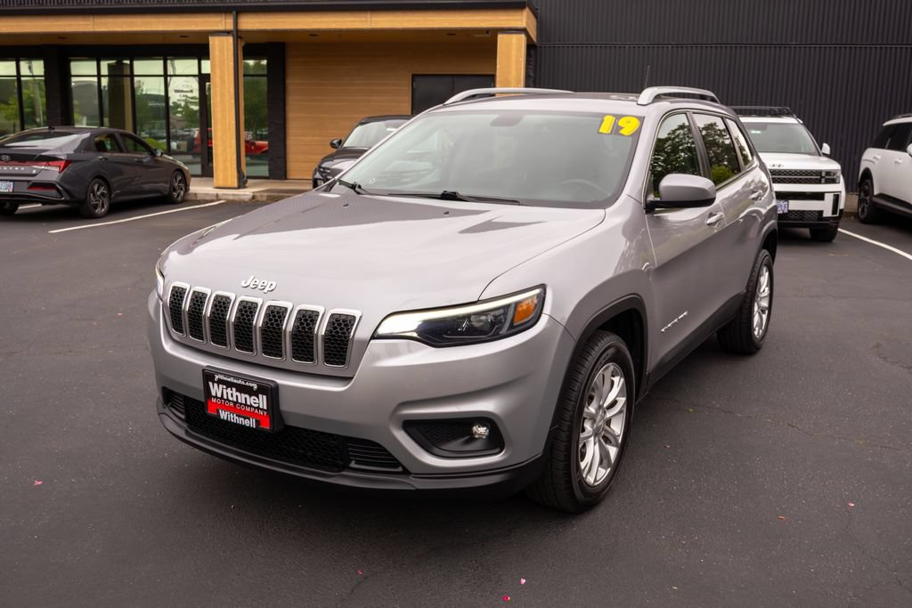 Used 2019 Jeep Cherokee Latitude w/ Cold Weather Group FWD image 3