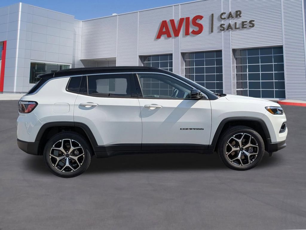 Used 2025 Jeep Compass Limited image 5