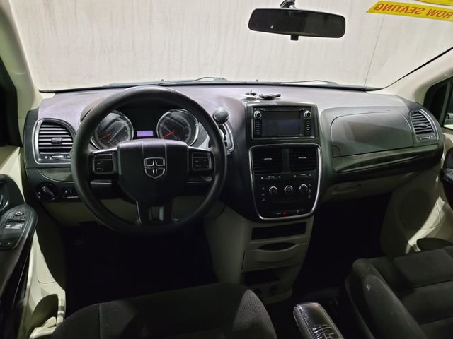 Used 2017 Dodge Grand Caravan SE image 4
