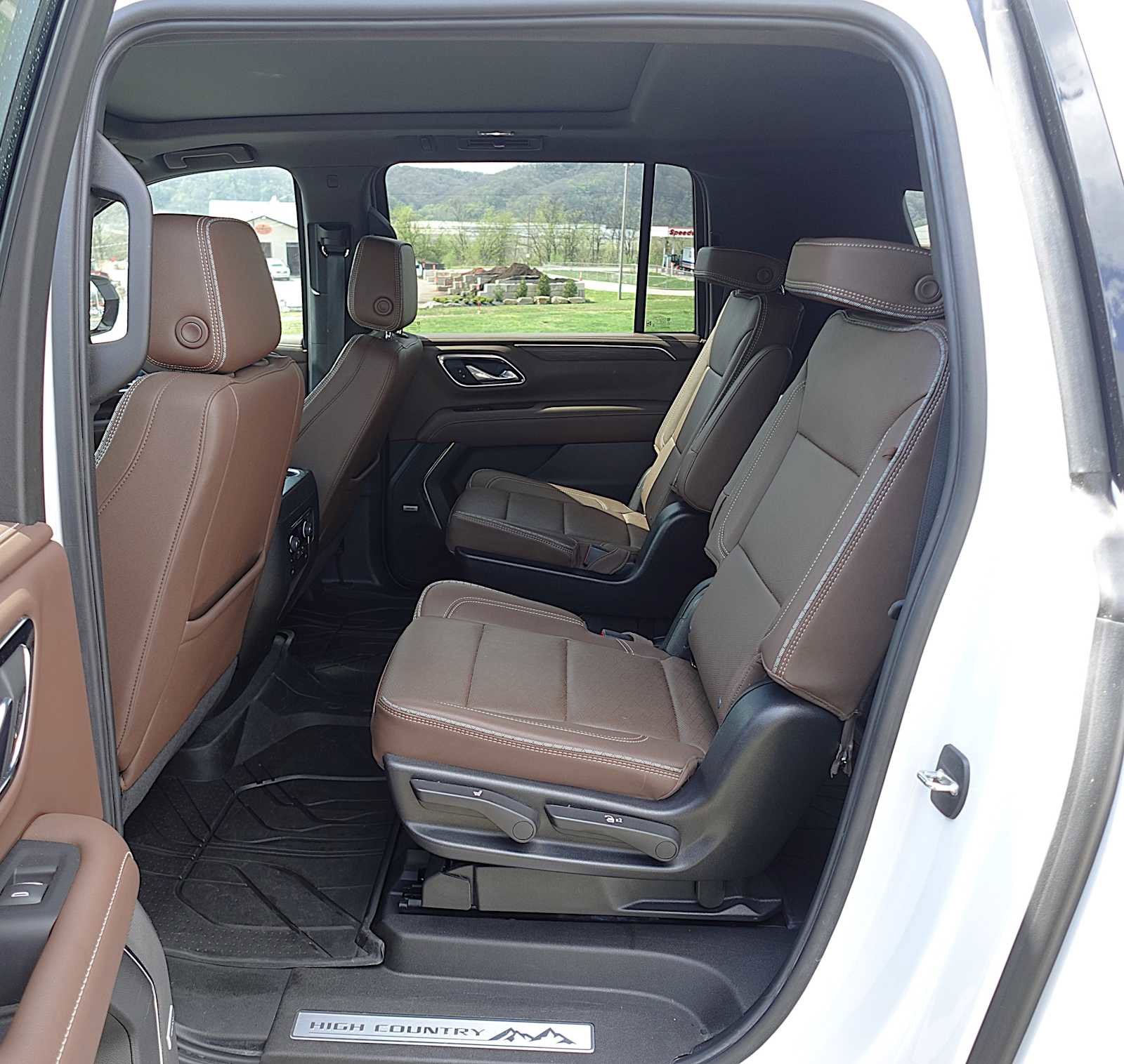 Used 2024 Chevrolet Suburban High Country AWD/4WD image 25