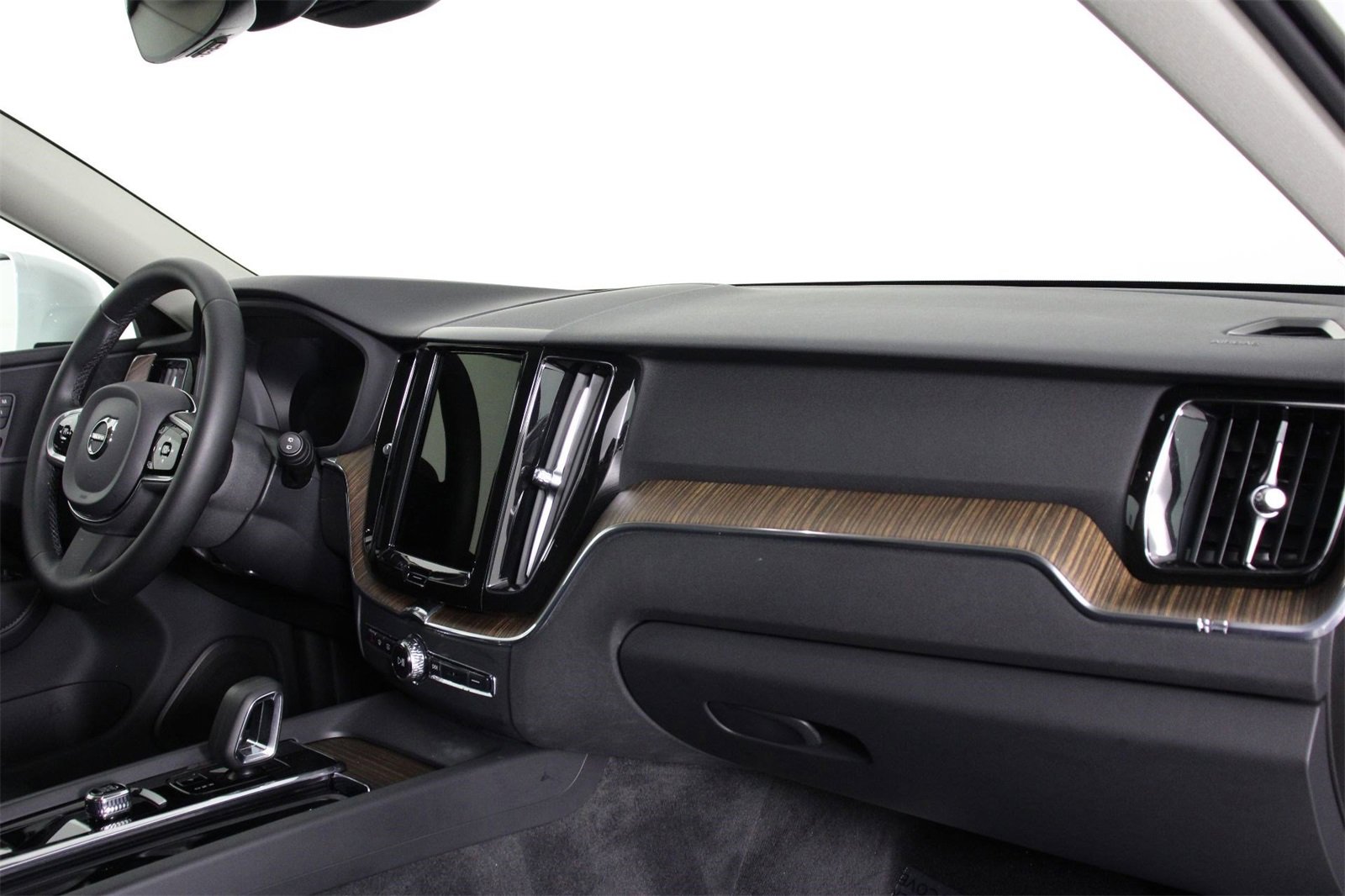 Certified 2023 Volvo XC60 B5 Plus w/ Protection Package Premier image 22