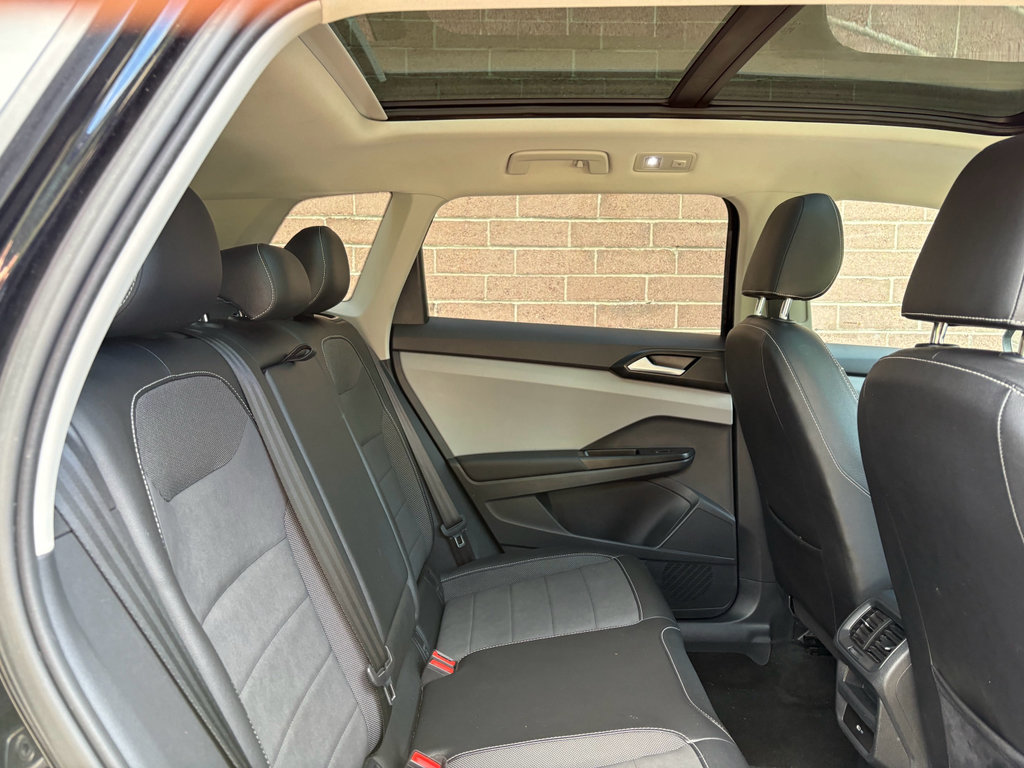 Used 2023 Volkswagen Taos SE w/ Panoramic Sunroof Package AWD/4WD image 21