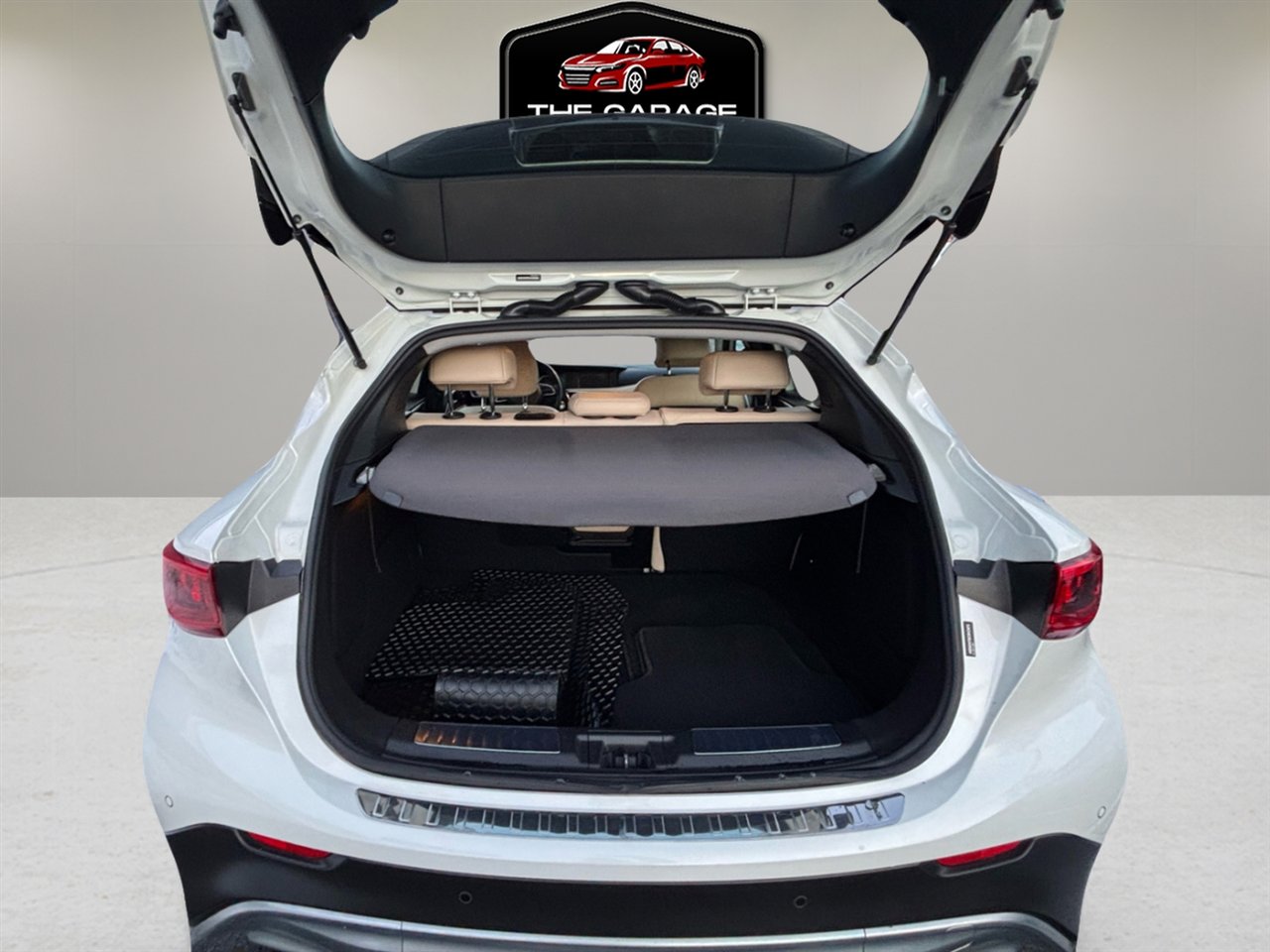 Used 2018 INFINITI QX30 Premium w/ Navigation Package image 22